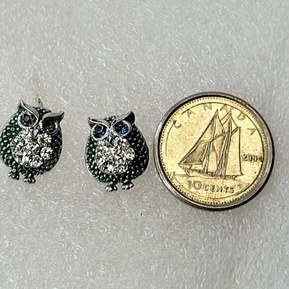 Small Green Owl Tiny Earrings - Picture 3 of 7